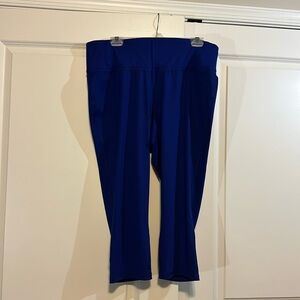 LIVI active bright blue cropped leggings